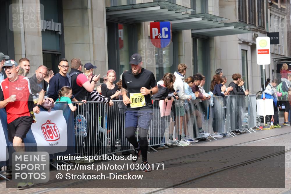 13.09.2026 - 21. swb-Marathon Bremen Strokosch-Dieckow http://msf.ph/oto/10300171 13.09.2026 10:47:45 Ziel 10142, 10316, 10329, 11058, 11193, 11360, 11735, 11781, 12278, 12354, 12487, 13620, 10172, 10189, 10210, 10223, 10270, 10310, 10393, 10592, 10594, 10807, 10860, 10873, 11018, 11130, 11469, 11634, 11646, 11809, 11894, 12077, 12296, 12318, 12547, 12558, 13521 meine-sportfotos.de