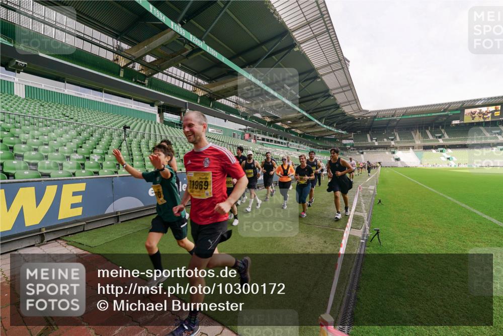 13.09.2026 - 21. swb-Marathon Bremen Michael Burmester http://msf.ph/oto/10300172 13.09.2026 10:39:04 Laufen im Stadion 10090, 10091, 10135, 10138, 10139, 10168, 10188, 10190, 10204, 10205, 10217, 10229, 10238, 10259, 10260, 10279, 10280, 10283, 10305, 10314, 10360, 10363, 10364, 10370, 10375, 10376, 10378, 10404, 10432, 10457, 10465, 10469, 10484, 10488, 10493, 10501, 10505, 10510, 10511, 10526, 10556, 10576, 10580, 10595, 10609, 10616, 10619, 10630, 10645, 10654, 10660, 10661, 10662, 10664, 10681, 10682, 10686, 10695, 10697, 10712, 10743, 10802, 10823 meine-sportfotos.de