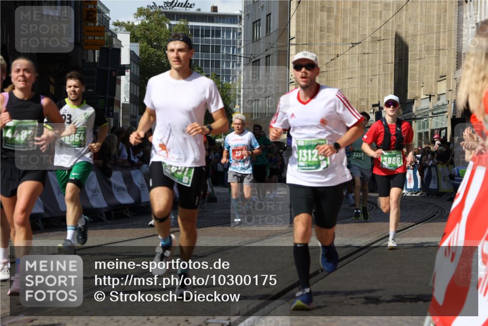 13.09.2026 - 21. swb-Marathon Bremen Strokosch-Dieckow http://msf.ph/oto/10300175 13.09.2026 13:20:43 Ziel 201, 232, 334, 1197, 1646, 1750, 2493, 2577, 2953, 3685, 3813, 4351, 4358, 5137, 5450, 5493, 5583, 6495, 6496, 6901, 7018, 7664, 8178, 9047, 9721, 13222, 769, 1056, 1881, 2425, 2640, 3356, 3866, 4126, 4316, 4465, 4482, 4612, 5161, 5213, 5954, 6177, 6401, 6680, 7517, 7902, 8005, 8141, 8804, 8971, 9691, 13126 meine-sportfotos.de