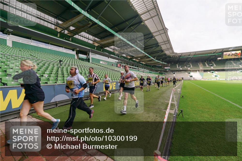 13.09.2026 - 21. swb-Marathon Bremen Michael Burmester http://msf.ph/oto/10300199 13.09.2026 10:39:08 Laufen im Stadion 10135, 10138, 10139, 10168, 10188, 10190, 10204, 10205, 10217, 10229, 10234, 10238, 10259, 10260, 10279, 10280, 10305, 10314, 10360, 10363, 10364, 10370, 10375, 10376, 10378, 10404, 10432, 10457, 10465, 10469, 10484, 10488, 10493, 10501, 10505, 10510, 10511, 10526, 10556, 10576, 10580, 10595, 10609, 10616, 10619, 10630, 10645, 10654, 10660, 10661, 10662, 10664, 10681, 10682, 10686, 10695, 10697, 10712, 10737, 10743, 10802, 10823 meine-sportfotos.de
