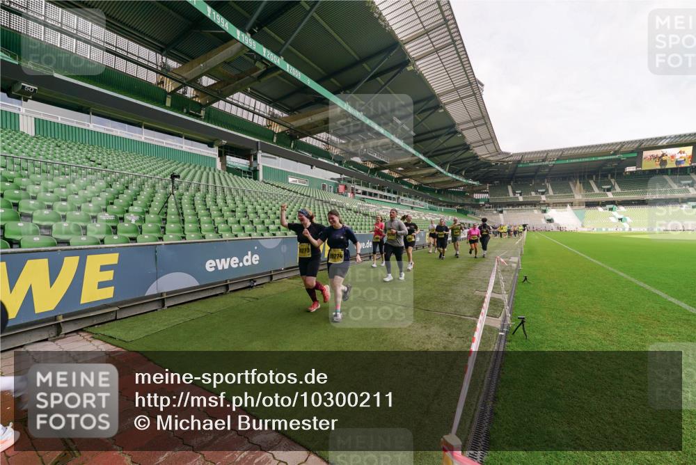 13.09.2026 - 21. swb-Marathon Bremen Michael Burmester http://msf.ph/oto/10300211 13.09.2026 10:39:11 Laufen im Stadion 10135, 10138, 10139, 10168, 10188, 10190, 10204, 10205, 10217, 10229, 10234, 10238, 10259, 10260, 10279, 10280, 10305, 10314, 10360, 10363, 10364, 10370, 10375, 10376, 10378, 10404, 10432, 10457, 10465, 10469, 10484, 10488, 10493, 10501, 10505, 10510, 10511, 10526, 10556, 10576, 10580, 10595, 10609, 10616, 10619, 10630, 10645, 10654, 10660, 10661, 10662, 10664, 10681, 10682, 10686, 10695, 10697, 10712, 10737, 10743, 10802, 10823 meine-sportfotos.de