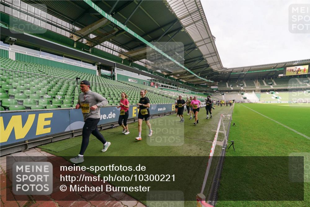 13.09.2026 - 21. swb-Marathon Bremen Michael Burmester http://msf.ph/oto/10300221 13.09.2026 10:39:13 Laufen im Stadion 10135, 10138, 10139, 10168, 10188, 10190, 10204, 10205, 10217, 10229, 10234, 10238, 10259, 10260, 10279, 10280, 10305, 10314, 10360, 10363, 10364, 10370, 10375, 10376, 10378, 10404, 10432, 10457, 10465, 10469, 10484, 10493, 10501, 10505, 10510, 10511, 10526, 10556, 10576, 10580, 10595, 10599, 10609, 10616, 10619, 10630, 10645, 10654, 10660, 10661, 10662, 10664, 10681, 10682, 10686, 10695, 10697, 10712, 10737, 10743, 10802, 10823 meine-sportfotos.de