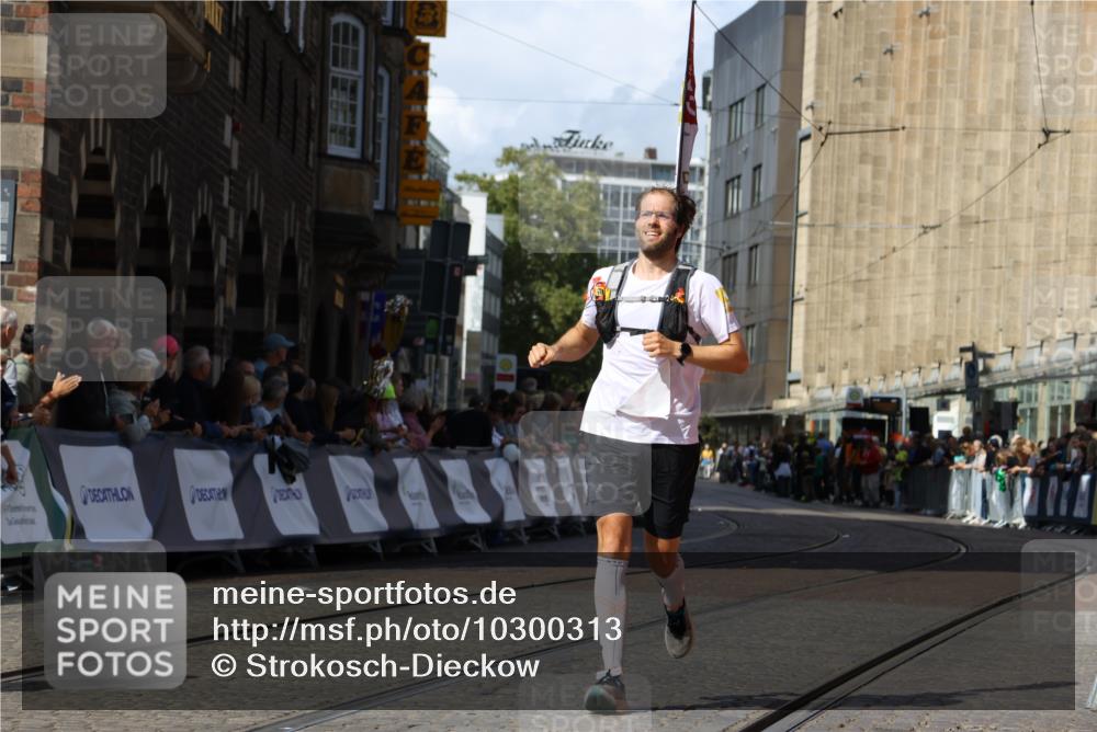 13.09.2026 - 21. swb-Marathon Bremen Strokosch-Dieckow http://msf.ph/oto/10300313 13.09.2026 12:49:23 Ziel 934, 1428, 968, 1483 meine-sportfotos.de