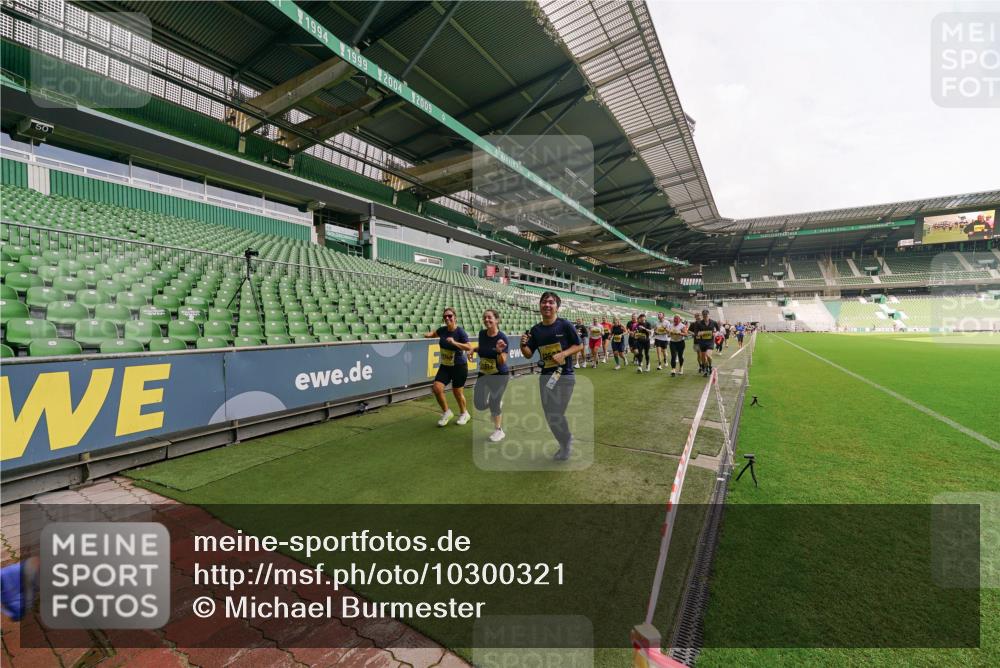 13.09.2026 - 21. swb-Marathon Bremen Michael Burmester http://msf.ph/oto/10300321 13.09.2026 10:39:39 Laufen im Stadion 10135, 10138, 10139, 10156, 10168, 10169, 10188, 10204, 10213, 10217, 10229, 10234, 10238, 10259, 10260, 10279, 10280, 10299, 10314, 10321, 10360, 10363, 10364, 10378, 10386, 10404, 10406, 10417, 10435, 10457, 10469, 10484, 10493, 10501, 10505, 10510, 10511, 10526, 10556, 10570, 10576, 10580, 10595, 10599, 10609, 10616, 10619, 10630, 10645, 10653, 10660, 10661, 10662, 10664, 10681, 10682, 10686, 10695, 10696, 10697, 10712, 10737, 10743, 10751, 10802 meine-sportfotos.de