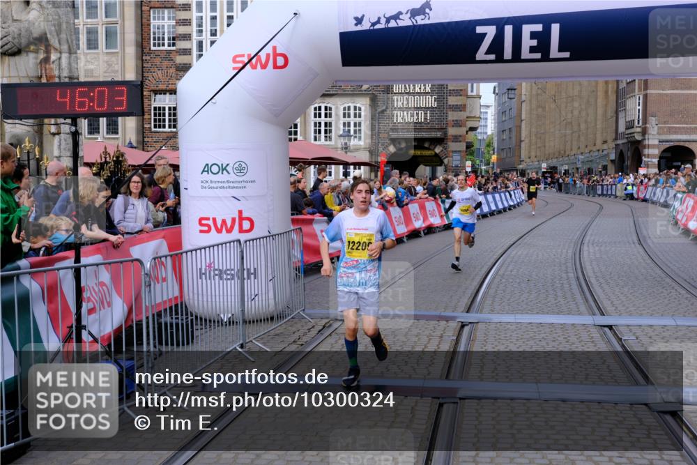 13.09.2026 - 21. swb-Marathon Bremen Tim E. http://msf.ph/oto/10300324 13.09.2026 10:41:19 Ziel 11201, 11903, 12209, 12477 meine-sportfotos.de