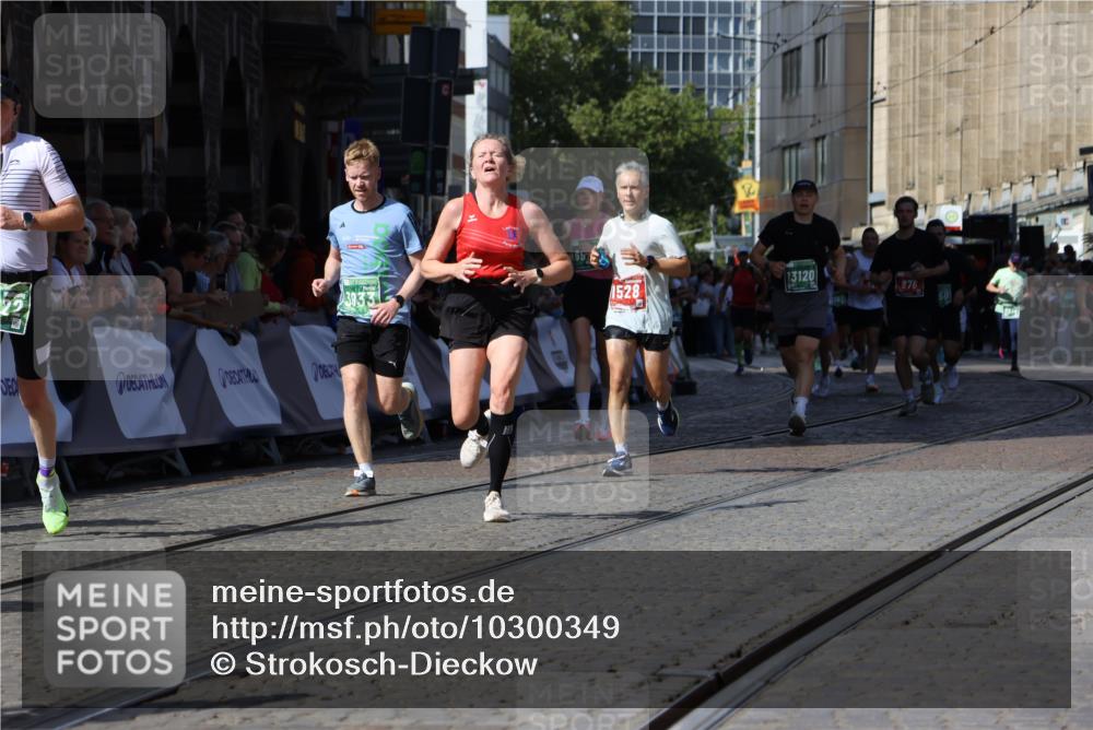 13.09.2026 - 21. swb-Marathon Bremen Strokosch-Dieckow http://msf.ph/oto/10300349 13.09.2026 13:20:56 Ziel 541, 769, 876, 1197, 1528, 1646, 2493, 2953, 3813, 3866, 4174, 4357, 4358, 4482, 5213, 5493, 5855, 5954, 6177, 6495, 6496, 7411, 7517, 8141, 8804, 9162, 9691, 9721, 9949, 13126, 854, 1191, 3450, 3933, 4362, 4465, 4734, 6357, 6970, 8237, 8323, 8622, 8971, 9267, 9268, 13120 meine-sportfotos.de