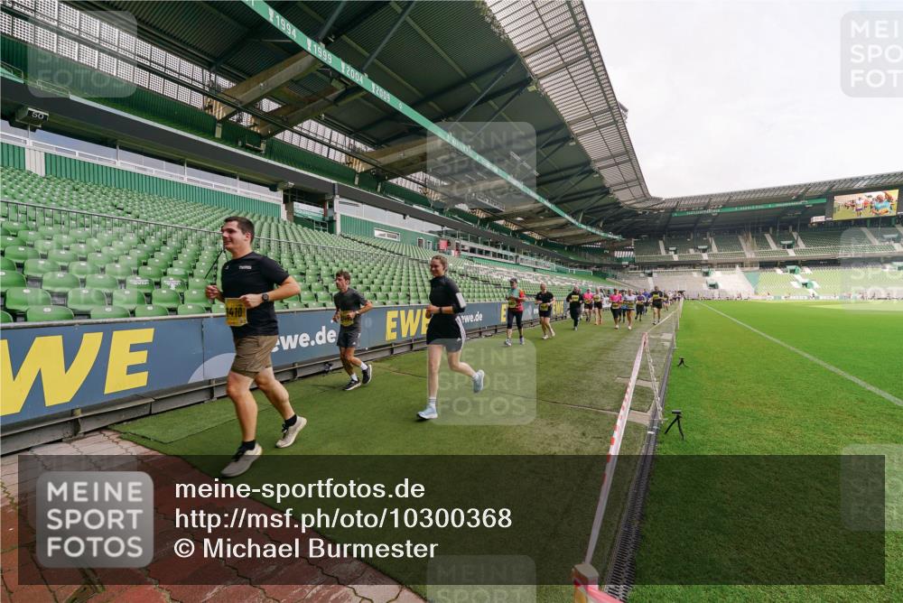 13.09.2026 - 21. swb-Marathon Bremen Michael Burmester http://msf.ph/oto/10300368 13.09.2026 10:39:56 Laufen im Stadion 10135, 10138, 10139, 10156, 10169, 10188, 10204, 10213, 10217, 10229, 10234, 10238, 10259, 10260, 10279, 10280, 10299, 10314, 10321, 10360, 10363, 10364, 10378, 10386, 10404, 10406, 10417, 10424, 10435, 10455, 10457, 10469, 10484, 10493, 10501, 10505, 10510, 10511, 10526, 10556, 10570, 10576, 10580, 10582, 10595, 10599, 10609, 10616, 10619, 10630, 10653, 10660, 10662, 10664, 10686, 10696, 10712, 10737, 10743, 10751 meine-sportfotos.de