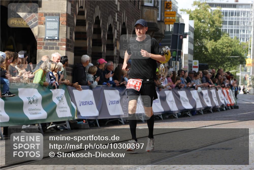 13.09.2026 - 21. swb-Marathon Bremen Strokosch-Dieckow http://msf.ph/oto/10300397 13.09.2026 12:49:53 Ziel 968, 1483, 547 meine-sportfotos.de
