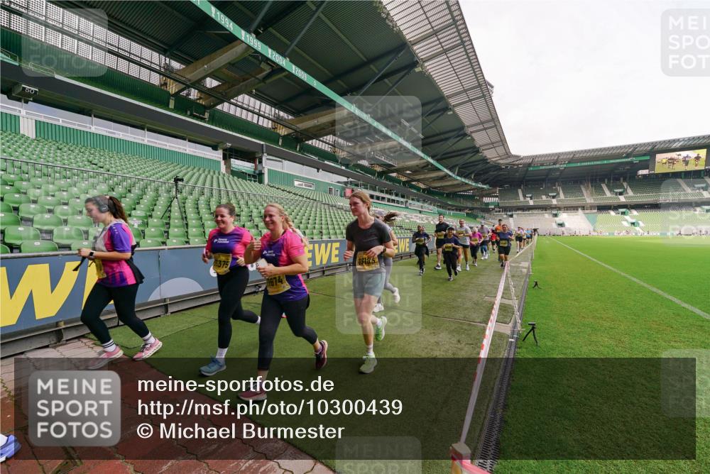 13.09.2026 - 21. swb-Marathon Bremen Michael Burmester http://msf.ph/oto/10300439 13.09.2026 10:40:16 Laufen im Stadion 10135, 10138, 10139, 10155, 10156, 10169, 10204, 10213, 10217, 10229, 10234, 10238, 10279, 10280, 10299, 10313, 10314, 10321, 10354, 10360, 10363, 10364, 10378, 10386, 10404, 10406, 10417, 10424, 10435, 10455, 10457, 10469, 10483, 10484, 10493, 10501, 10505, 10510, 10511, 10545, 10556, 10570, 10576, 10580, 10582, 10586, 10595, 10599, 10609, 10611, 10616, 10619, 10630, 10653, 10660, 10662, 10664, 10686, 10694, 10696, 10712, 10737, 10743, 10751, 10766 meine-sportfotos.de