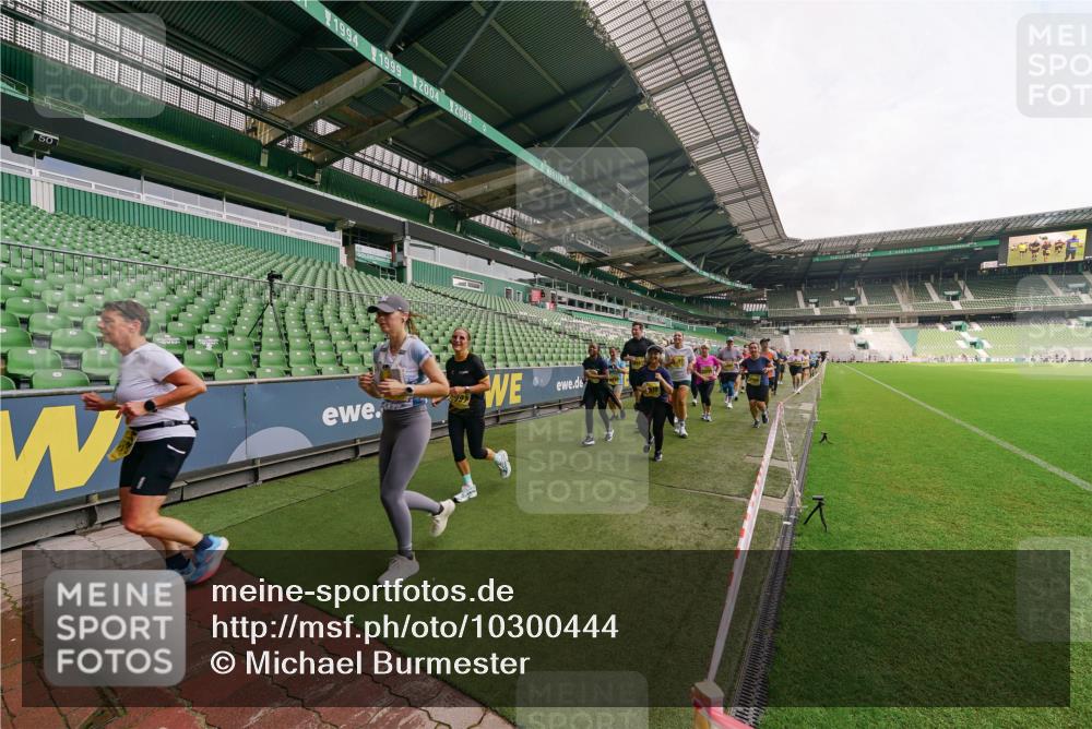 13.09.2026 - 21. swb-Marathon Bremen Michael Burmester http://msf.ph/oto/10300444 13.09.2026 10:40:17 Laufen im Stadion 10135, 10138, 10139, 10155, 10156, 10169, 10204, 10213, 10217, 10229, 10234, 10238, 10279, 10280, 10299, 10313, 10314, 10321, 10354, 10360, 10363, 10364, 10378, 10386, 10404, 10406, 10417, 10424, 10435, 10455, 10457, 10469, 10483, 10484, 10493, 10501, 10505, 10510, 10511, 10545, 10556, 10570, 10576, 10580, 10582, 10586, 10595, 10599, 10609, 10611, 10616, 10619, 10630, 10653, 10660, 10662, 10664, 10686, 10694, 10696, 10706, 10712, 10737, 10743, 10751, 10766 meine-sportfotos.de