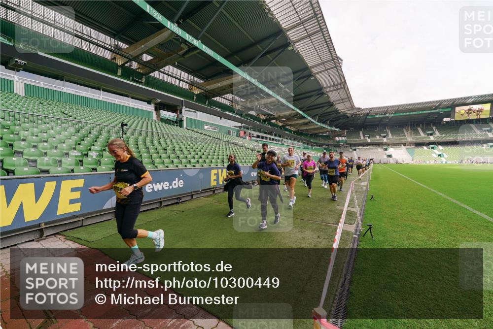 13.09.2026 - 21. swb-Marathon Bremen Michael Burmester http://msf.ph/oto/10300449 13.09.2026 10:40:18 Laufen im Stadion 10135, 10138, 10139, 10155, 10156, 10169, 10204, 10213, 10217, 10229, 10234, 10238, 10279, 10280, 10299, 10313, 10314, 10321, 10354, 10360, 10363, 10364, 10378, 10386, 10404, 10406, 10417, 10424, 10435, 10455, 10457, 10469, 10483, 10484, 10493, 10501, 10505, 10510, 10511, 10545, 10556, 10570, 10576, 10580, 10582, 10586, 10595, 10599, 10609, 10611, 10616, 10619, 10630, 10653, 10660, 10662, 10664, 10686, 10694, 10696, 10706, 10712, 10737, 10743, 10751, 10766 meine-sportfotos.de