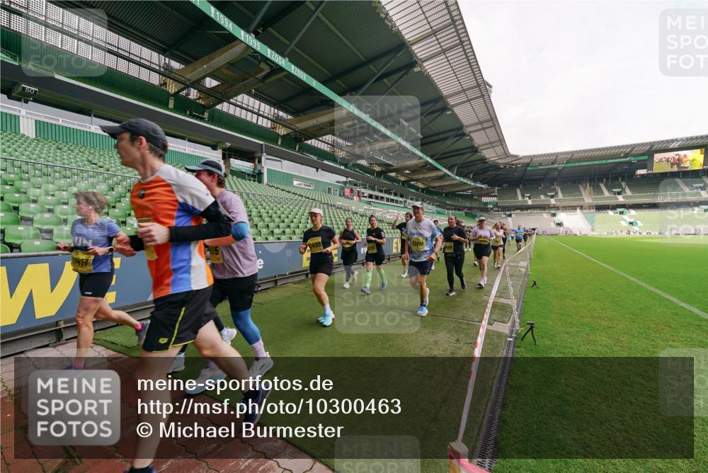 13.09.2026 - 21. swb-Marathon Bremen Michael Burmester http://msf.ph/oto/10300463 13.09.2026 10:40:22 Laufen im Stadion 10135, 10138, 10139, 10155, 10156, 10169, 10204, 10213, 10217, 10229, 10234, 10238, 10279, 10280, 10299, 10313, 10314, 10321, 10354, 10360, 10363, 10364, 10378, 10386, 10404, 10406, 10417, 10424, 10435, 10455, 10457, 10469, 10483, 10484, 10493, 10501, 10505, 10510, 10511, 10545, 10556, 10570, 10576, 10580, 10582, 10586, 10599, 10609, 10611, 10616, 10619, 10653, 10660, 10662, 10664, 10686, 10694, 10696, 10706, 10712, 10737, 10743, 10751, 10766, 10768 meine-sportfotos.de