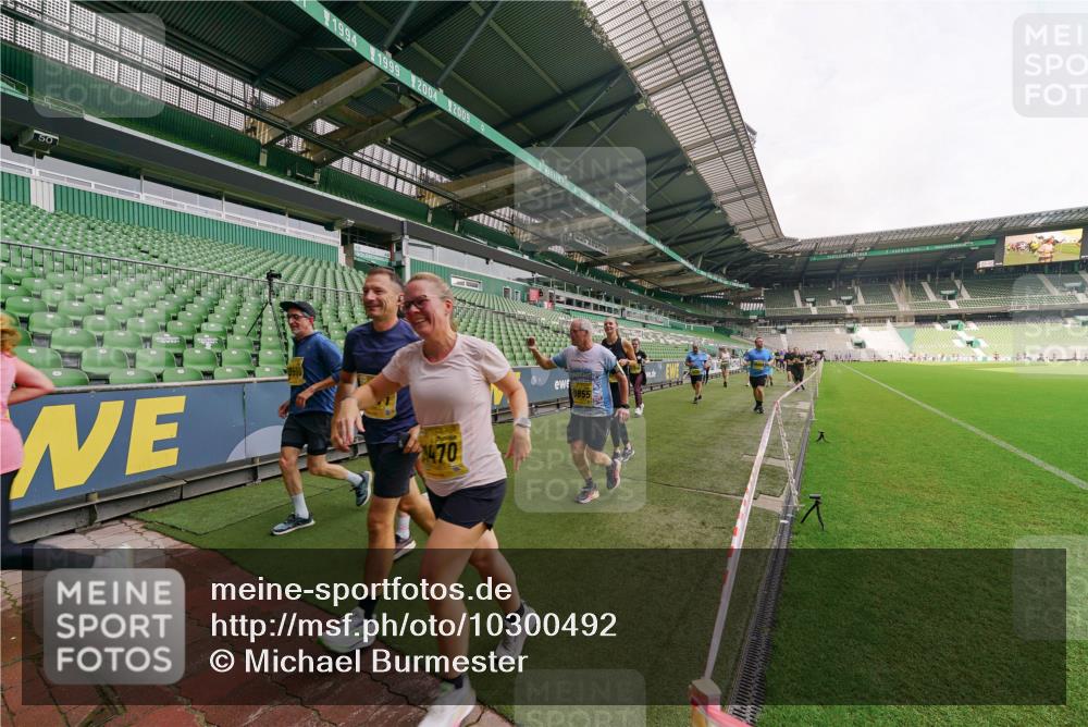 13.09.2026 - 21. swb-Marathon Bremen Michael Burmester http://msf.ph/oto/10300492 13.09.2026 10:40:26 Laufen im Stadion 10135, 10138, 10139, 10155, 10156, 10169, 10204, 10213, 10217, 10229, 10234, 10279, 10280, 10299, 10313, 10314, 10321, 10354, 10360, 10363, 10364, 10378, 10386, 10404, 10406, 10417, 10419, 10424, 10435, 10455, 10483, 10484, 10493, 10501, 10505, 10510, 10511, 10545, 10556, 10570, 10576, 10580, 10582, 10586, 10599, 10609, 10611, 10616, 10619, 10644, 10653, 10660, 10662, 10664, 10686, 10694, 10696, 10706, 10712, 10737, 10743, 10751, 10766, 10768 meine-sportfotos.de