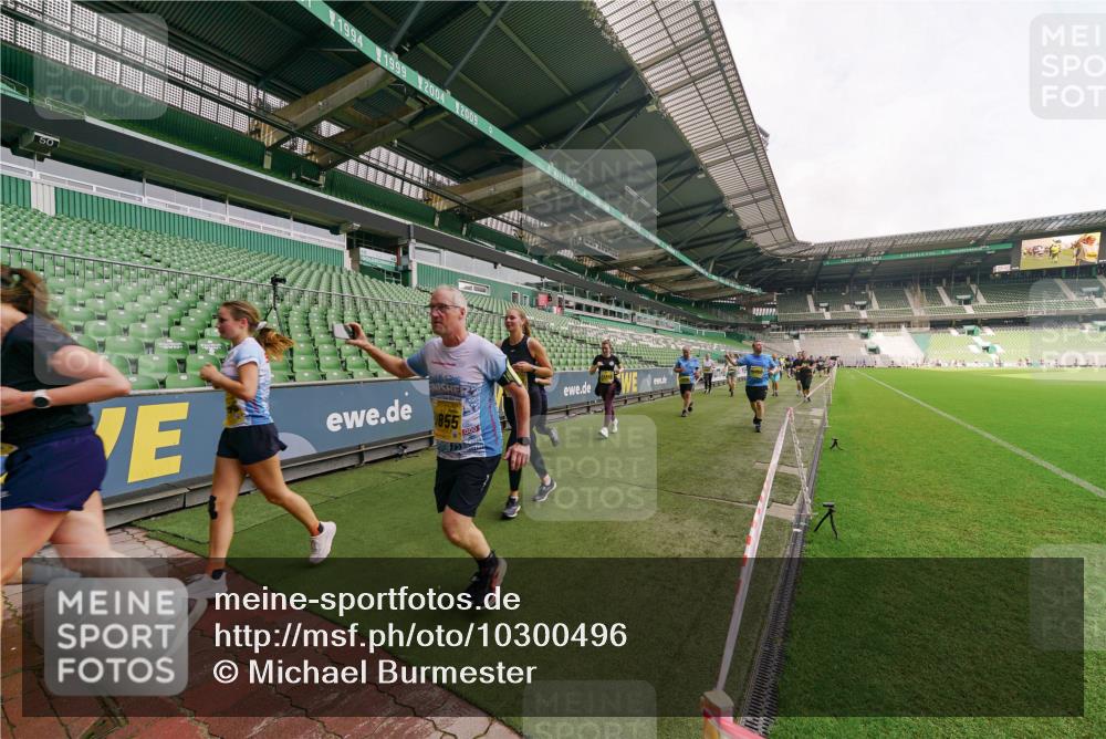 13.09.2026 - 21. swb-Marathon Bremen Michael Burmester http://msf.ph/oto/10300496 13.09.2026 10:40:27 Laufen im Stadion 10135, 10138, 10139, 10155, 10156, 10169, 10204, 10213, 10217, 10229, 10234, 10279, 10280, 10299, 10313, 10314, 10321, 10354, 10363, 10364, 10378, 10386, 10399, 10404, 10406, 10417, 10419, 10424, 10435, 10455, 10483, 10484, 10493, 10501, 10505, 10510, 10511, 10527, 10545, 10556, 10570, 10576, 10580, 10582, 10586, 10599, 10609, 10611, 10616, 10619, 10644, 10653, 10660, 10662, 10664, 10686, 10694, 10696, 10706, 10712, 10737, 10743, 10751, 10766, 10768 meine-sportfotos.de
