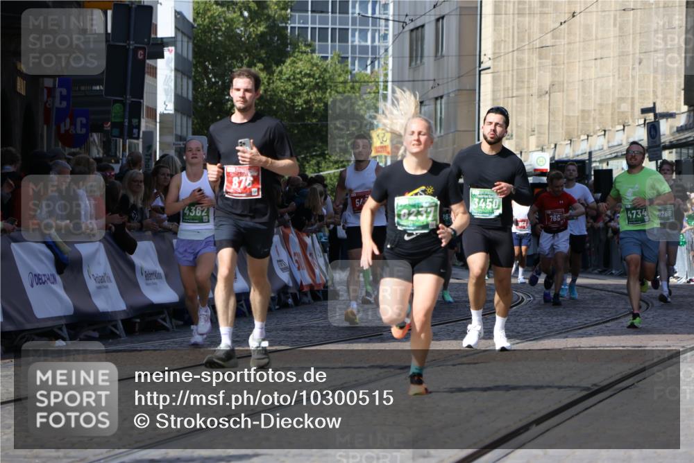 13.09.2026 - 21. swb-Marathon Bremen Strokosch-Dieckow http://msf.ph/oto/10300515 13.09.2026 13:21:00 Ziel 541, 769, 876, 1528, 3813, 3866, 4174, 4357, 4358, 4482, 5213, 5493, 5855, 5954, 6177, 6495, 6496, 7411, 7517, 8005, 8141, 8804, 9162, 9691, 9721, 9949, 13126, 226, 1191, 2979, 3450, 4362, 4734, 6357, 6970, 8237, 8323, 8408, 8791, 9267, 9268, 13120 meine-sportfotos.de