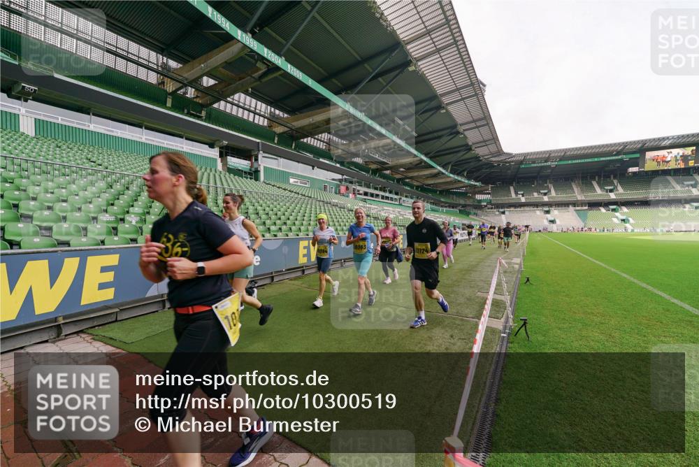 13.09.2026 - 21. swb-Marathon Bremen Michael Burmester http://msf.ph/oto/10300519 13.09.2026 10:40:34 Laufen im Stadion 10135, 10138, 10139, 10155, 10156, 10163, 10169, 10213, 10217, 10229, 10234, 10247, 10279, 10280, 10299, 10313, 10314, 10321, 10354, 10378, 10386, 10399, 10406, 10414, 10417, 10419, 10424, 10435, 10455, 10483, 10484, 10493, 10501, 10505, 10510, 10511, 10527, 10545, 10556, 10570, 10576, 10580, 10582, 10586, 10599, 10609, 10611, 10616, 10619, 10644, 10653, 10660, 10662, 10664, 10694, 10696, 10706, 10712, 10737, 10743, 10751, 10766, 10768, 10804, 11043, 11048 meine-sportfotos.de