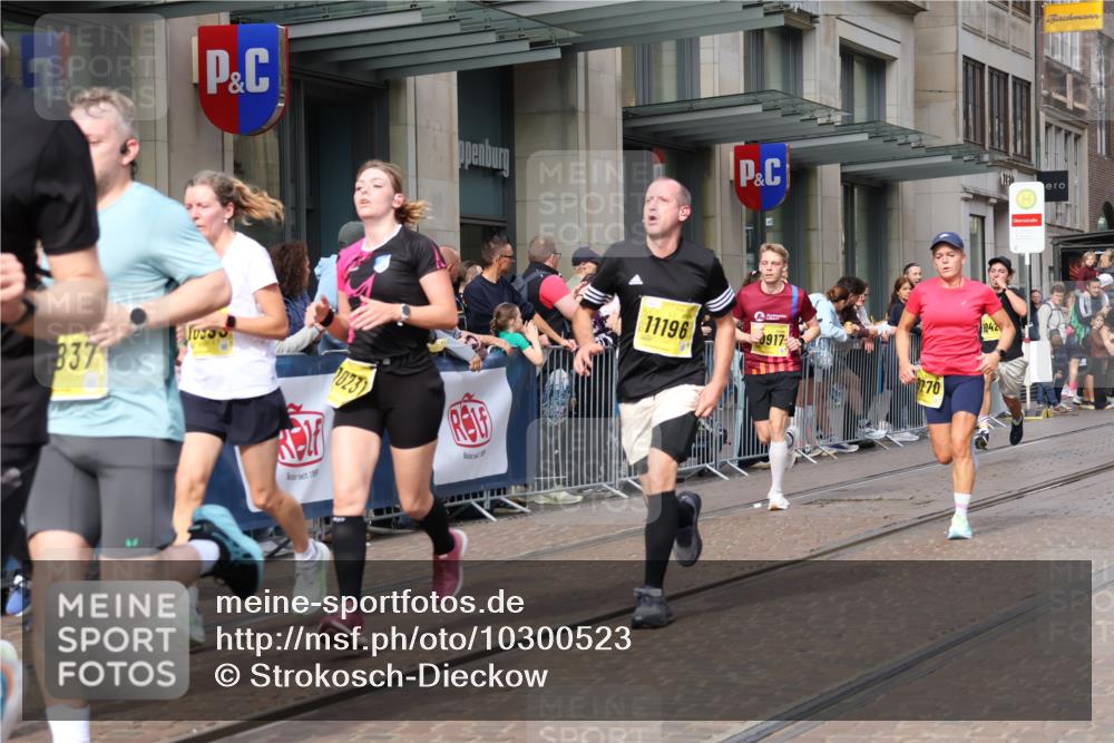 13.09.2026 - 21. swb-Marathon Bremen Strokosch-Dieckow http://msf.ph/oto/10300523 13.09.2026 10:48:29 Ziel 10538, 10815, 10917, 10993, 11196, 11372, 11611, 11885, 12027, 12204, 13512, 13555, 10231, 10269, 10316, 10421, 10426, 10489, 10638, 10770, 10814, 10993, 11058, 11135, 11241, 11582, 11683, 11781, 11815, 11837, 12259, 13570 meine-sportfotos.de