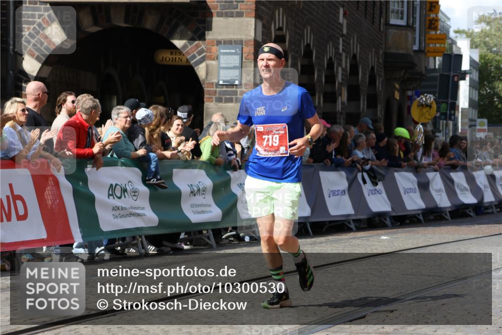 13.09.2026 - 21. swb-Marathon Bremen Strokosch-Dieckow http://msf.ph/oto/10300530 13.09.2026 12:50:09 Ziel 719, 520, 4232, 7692 meine-sportfotos.de
