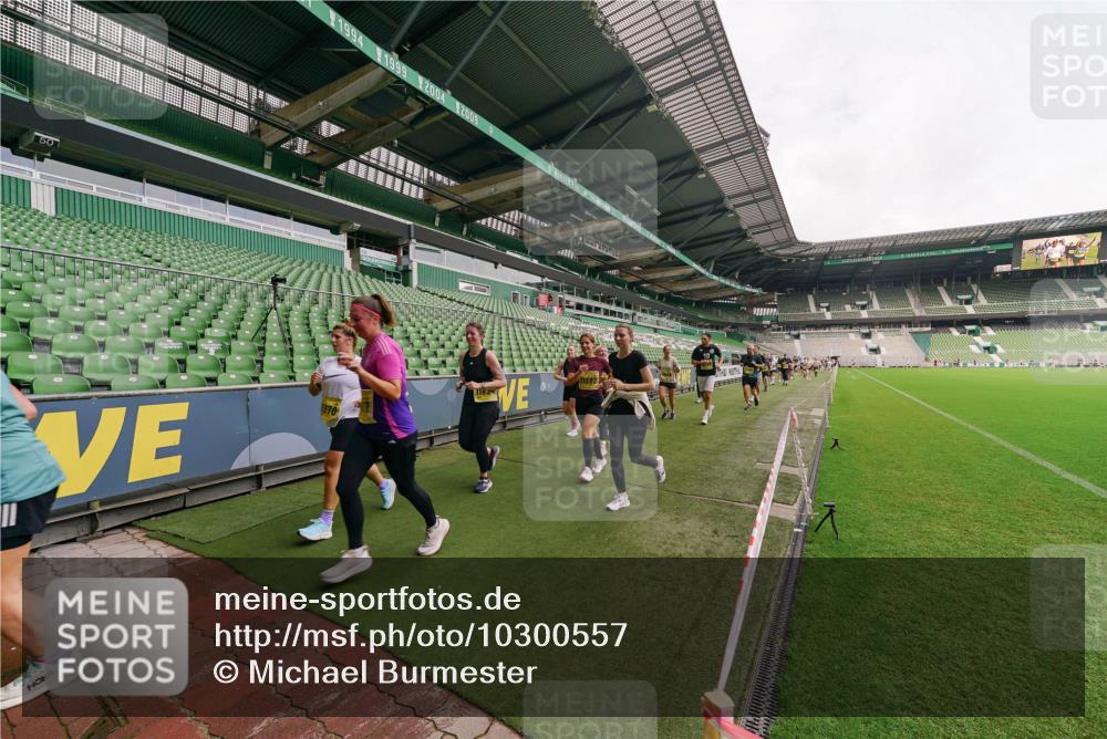 13.09.2026 - 21. swb-Marathon Bremen Michael Burmester http://msf.ph/oto/10300557 13.09.2026 10:40:46 Laufen im Stadion 10138, 10155, 10156, 10163, 10169, 10213, 10217, 10229, 10234, 10247, 10279, 10280, 10299, 10313, 10314, 10321, 10354, 10386, 10399, 10406, 10414, 10417, 10419, 10424, 10435, 10455, 10483, 10484, 10493, 10501, 10527, 10545, 10556, 10570, 10576, 10580, 10582, 10586, 10599, 10611, 10616, 10619, 10644, 10653, 10660, 10694, 10696, 10705, 10706, 10712, 10719, 10722, 10737, 10743, 10751, 10766, 10768, 10804, 10859, 11043, 11048, 11239 meine-sportfotos.de