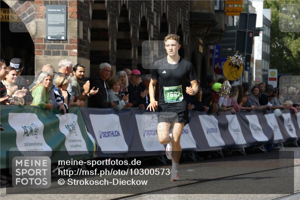 13.09.2026 - 21. swb-Marathon Bremen Strokosch-Dieckow http://msf.ph/oto/10300573 13.09.2026 12:50:12 Ziel 547, 719, 520, 4232, 7692 meine-sportfotos.de