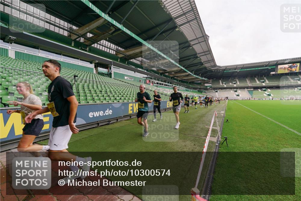 13.09.2026 - 21. swb-Marathon Bremen Michael Burmester http://msf.ph/oto/10300574 13.09.2026 10:40:50 Laufen im Stadion 10138, 10155, 10156, 10163, 10169, 10213, 10234, 10247, 10279, 10280, 10299, 10313, 10314, 10321, 10354, 10386, 10399, 10406, 10414, 10417, 10419, 10424, 10435, 10455, 10483, 10484, 10493, 10501, 10527, 10545, 10556, 10570, 10576, 10580, 10582, 10586, 10599, 10611, 10616, 10644, 10653, 10660, 10694, 10696, 10705, 10706, 10712, 10719, 10722, 10737, 10743, 10751, 10766, 10768, 10776, 10804, 10859, 11043, 11048, 11239 meine-sportfotos.de