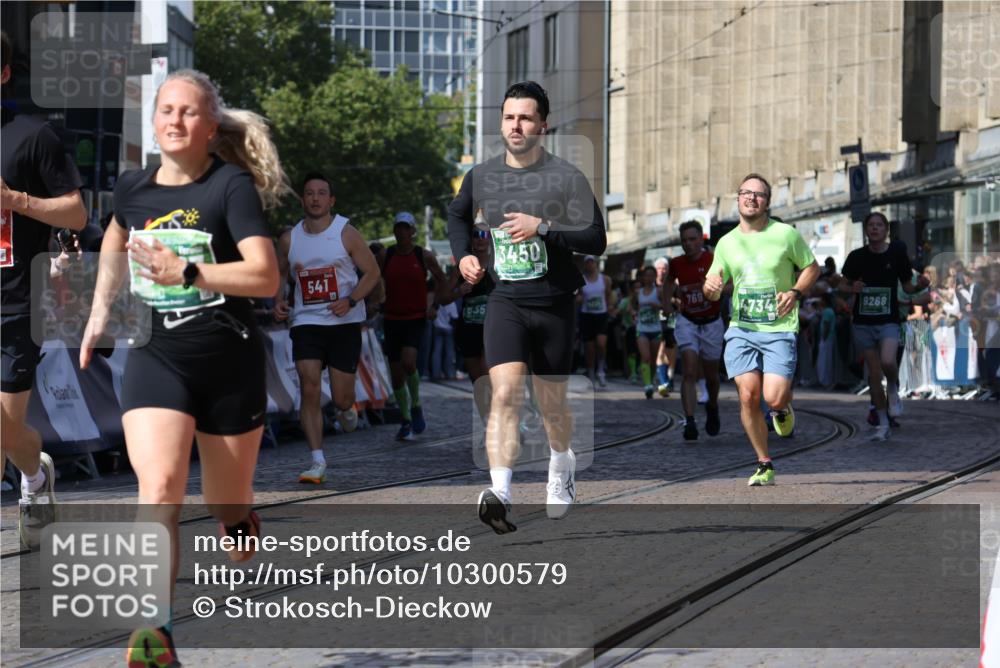 13.09.2026 - 21. swb-Marathon Bremen Strokosch-Dieckow http://msf.ph/oto/10300579 13.09.2026 13:21:02 Ziel 541, 769, 876, 1528, 1881, 2640, 3356, 3813, 3866, 4174, 4357, 4482, 4612, 5161, 5213, 5855, 5954, 6177, 6495, 7411, 7517, 8005, 8141, 8804, 9162, 9691, 9949, 13126, 226, 1191, 2979, 3450, 4362, 4734, 6357, 6970, 8323, 8408, 8791, 9267, 9268 meine-sportfotos.de