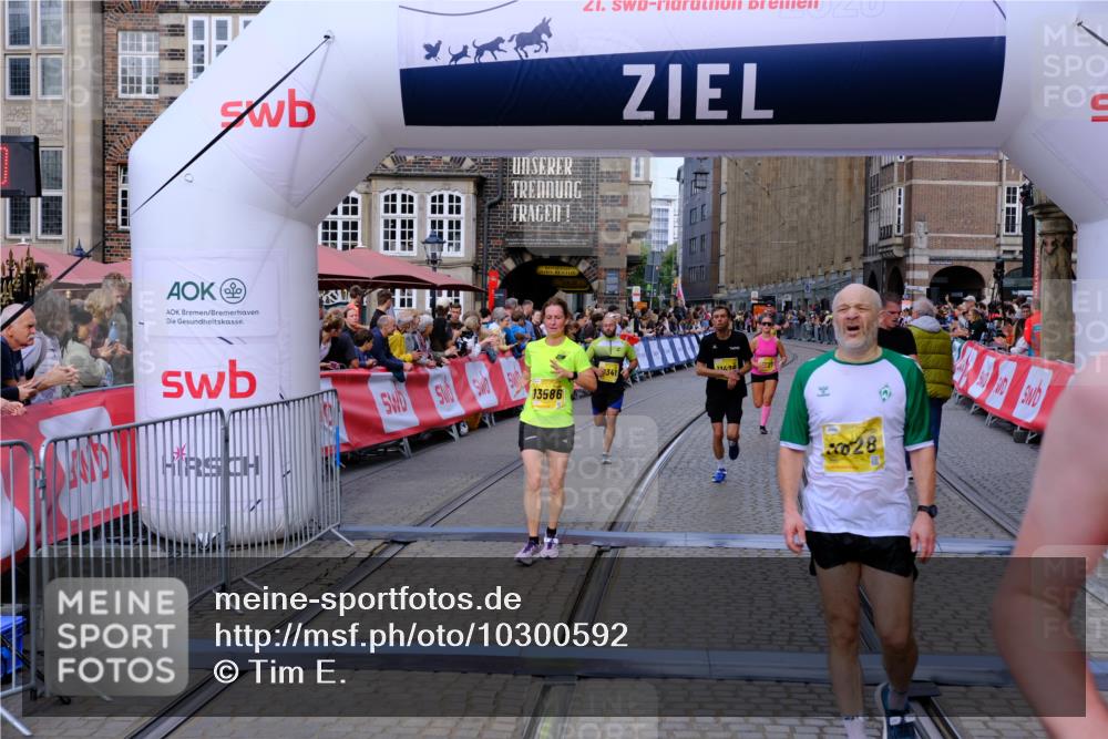 13.09.2026 - 21. swb-Marathon Bremen Tim E. http://msf.ph/oto/10300592 13.09.2026 10:41:57 Ziel 10341, 10972, 11426, 11527, 11628, 11944, 12246, 12442, 12455, 13586, 13600 meine-sportfotos.de