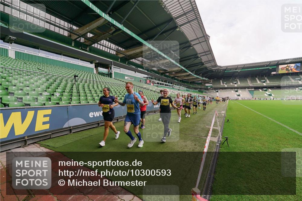 13.09.2026 - 21. swb-Marathon Bremen Michael Burmester http://msf.ph/oto/10300593 13.09.2026 10:40:59 Laufen im Stadion 10155, 10156, 10163, 10169, 10213, 10234, 10247, 10299, 10313, 10321, 10354, 10386, 10399, 10406, 10414, 10417, 10419, 10422, 10424, 10435, 10455, 10461, 10462, 10483, 10484, 10527, 10545, 10547, 10556, 10570, 10580, 10582, 10586, 10599, 10611, 10616, 10644, 10653, 10660, 10694, 10696, 10705, 10706, 10712, 10719, 10722, 10737, 10743, 10751, 10766, 10768, 10776, 10804, 10859, 10889, 11043, 11048, 11239 meine-sportfotos.de