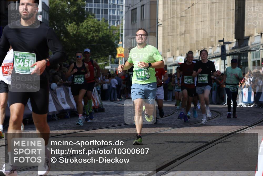 13.09.2026 - 21. swb-Marathon Bremen Strokosch-Dieckow http://msf.ph/oto/10300607 13.09.2026 13:21:04 Ziel 541, 769, 876, 1056, 1528, 1881, 2640, 3356, 3866, 4174, 4357, 4482, 4612, 5161, 5213, 5855, 5954, 6177, 6680, 7411, 7517, 8005, 8141, 8804, 9162, 9691, 9949, 13126, 226, 2979, 3450, 3534, 4362, 4445, 4734, 6357, 8323, 8408, 8791, 9267, 9268, 9900 meine-sportfotos.de