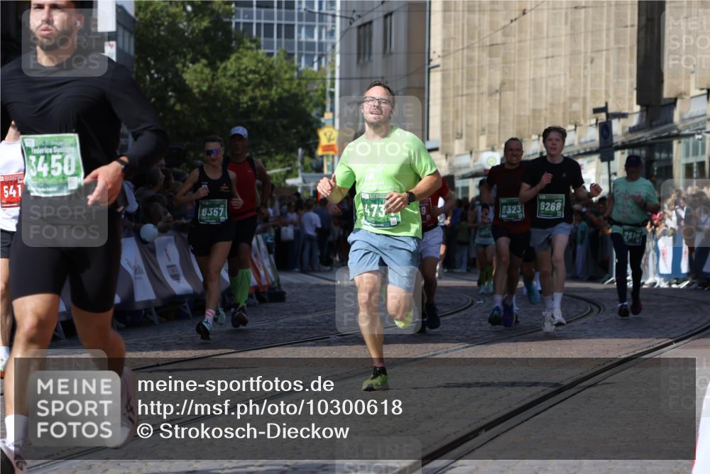 13.09.2026 - 21. swb-Marathon Bremen Strokosch-Dieckow http://msf.ph/oto/10300618 13.09.2026 13:21:04 Ziel 541, 769, 876, 1056, 1528, 1881, 2640, 3356, 3866, 4174, 4357, 4482, 4612, 5161, 5213, 5855, 5954, 6177, 6680, 7411, 7517, 8005, 8141, 8804, 9162, 9691, 9949, 13126, 226, 2979, 3450, 3534, 4362, 4445, 4734, 6357, 8323, 8408, 8791, 9267, 9268, 9900 meine-sportfotos.de