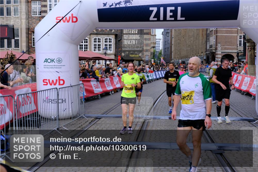13.09.2026 - 21. swb-Marathon Bremen Tim E. http://msf.ph/oto/10300619 13.09.2026 10:41:58 Ziel 10341, 10972, 11426, 11527, 11628, 12246, 12442, 12455, 13586, 13600 meine-sportfotos.de