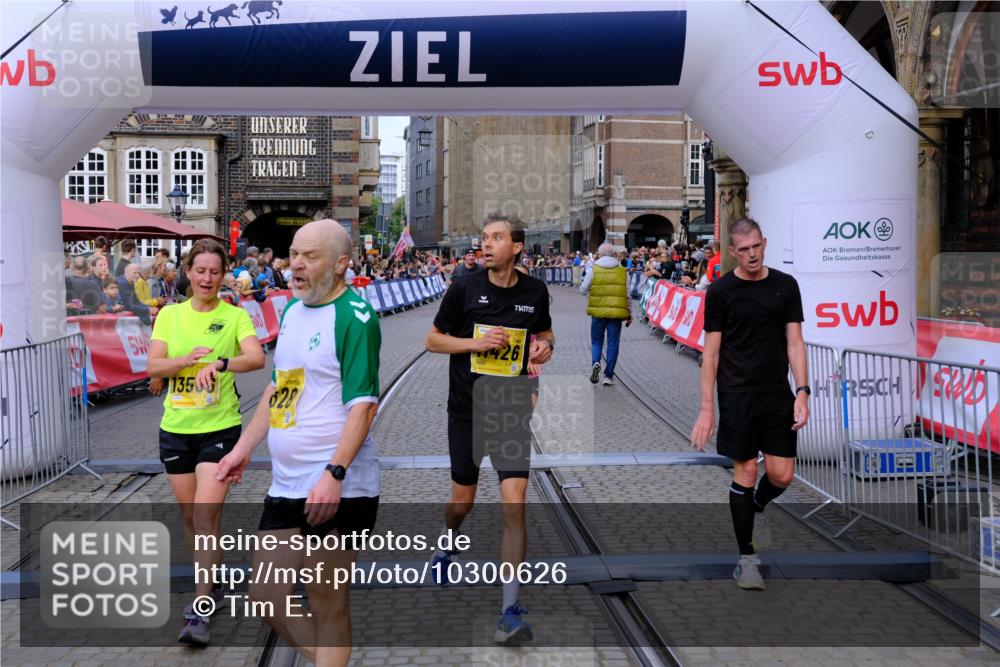 13.09.2026 - 21. swb-Marathon Bremen Tim E. http://msf.ph/oto/10300626 13.09.2026 10:42:00 Ziel 10341, 10972, 11426, 11527, 11628, 12246, 12455, 13586, 13600 meine-sportfotos.de