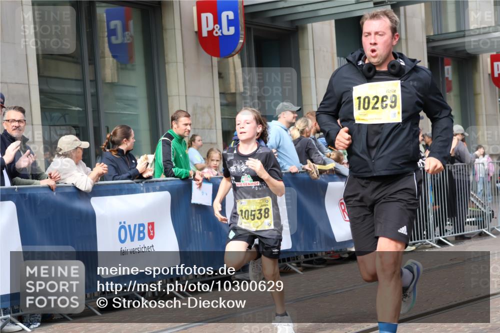 13.09.2026 - 21. swb-Marathon Bremen Strokosch-Dieckow http://msf.ph/oto/10300629 13.09.2026 10:48:32 Ziel 10253, 10293, 10566, 10815, 10917, 11372, 11885, 12027, 12204, 12350, 13512, 13555, 10231, 10269, 10316, 10421, 10426, 10489, 10538, 10638, 10770, 10814, 10993, 11135, 11196, 11241, 11582, 11611, 11683, 11781, 11815, 11837, 12259, 13570 meine-sportfotos.de
