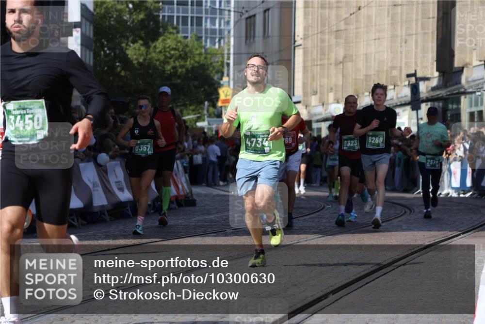 13.09.2026 - 21. swb-Marathon Bremen Strokosch-Dieckow http://msf.ph/oto/10300630 13.09.2026 13:21:04 Ziel 541, 769, 876, 1056, 1528, 1881, 2640, 3356, 3866, 4174, 4357, 4482, 4612, 5161, 5213, 5855, 5954, 6177, 6680, 7411, 7517, 8005, 8141, 8804, 9162, 9691, 9949, 13126, 226, 2979, 3450, 3534, 4362, 4445, 4734, 6357, 8323, 8408, 8791, 9267, 9268, 9900 meine-sportfotos.de