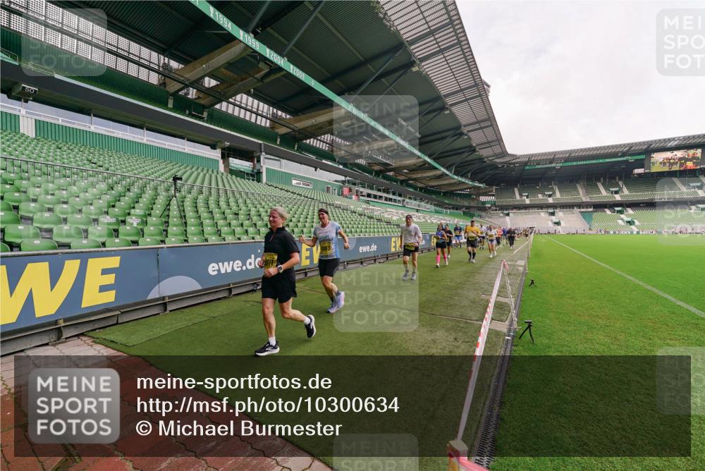 13.09.2026 - 21. swb-Marathon Bremen Michael Burmester http://msf.ph/oto/10300634 13.09.2026 10:41:07 Laufen im Stadion 10155, 10156, 10163, 10169, 10213, 10234, 10247, 10299, 10313, 10321, 10354, 10386, 10399, 10406, 10414, 10417, 10419, 10422, 10424, 10435, 10455, 10461, 10462, 10483, 10484, 10527, 10545, 10546, 10547, 10570, 10580, 10582, 10586, 10599, 10611, 10644, 10653, 10694, 10696, 10705, 10706, 10719, 10722, 10737, 10751, 10766, 10768, 10776, 10804, 10859, 10889, 10977, 11043, 11048, 11239 meine-sportfotos.de