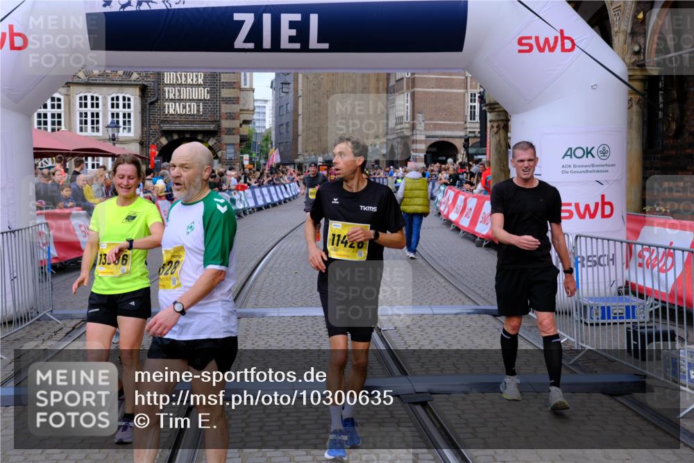 13.09.2026 - 21. swb-Marathon Bremen Tim E. http://msf.ph/oto/10300635 13.09.2026 10:42:00 Ziel 10341, 10972, 11426, 11527, 11628, 12246, 12455, 13586, 13600 meine-sportfotos.de