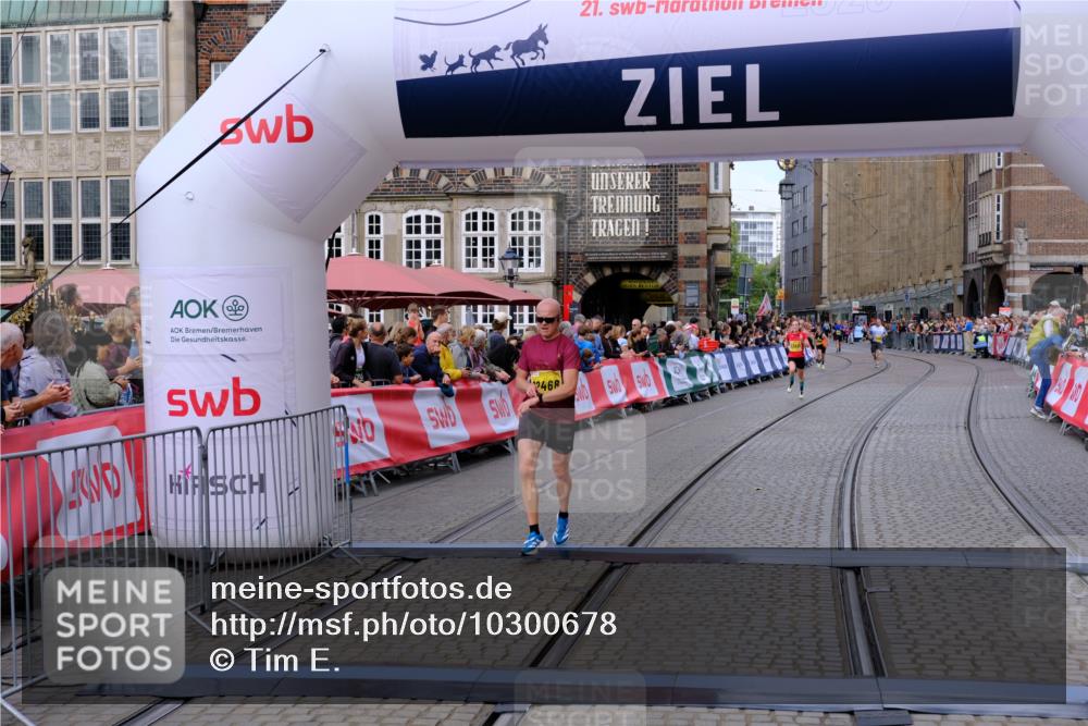 13.09.2026 - 21. swb-Marathon Bremen Tim E. http://msf.ph/oto/10300678 13.09.2026 10:42:12 Ziel 10972, 12468, 13621 meine-sportfotos.de