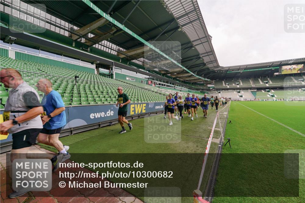 13.09.2026 - 21. swb-Marathon Bremen Michael Burmester http://msf.ph/oto/10300682 13.09.2026 10:41:23 Laufen im Stadion 10155, 10156, 10163, 10169, 10213, 10247, 10299, 10313, 10321, 10354, 10386, 10399, 10406, 10414, 10417, 10419, 10422, 10424, 10435, 10455, 10461, 10462, 10483, 10519, 10527, 10545, 10546, 10547, 10570, 10582, 10586, 10599, 10611, 10644, 10653, 10694, 10696, 10705, 10706, 10719, 10722, 10751, 10766, 10768, 10776, 10804, 10859, 10889, 10909, 10963, 10977, 11043, 11048, 11239 meine-sportfotos.de