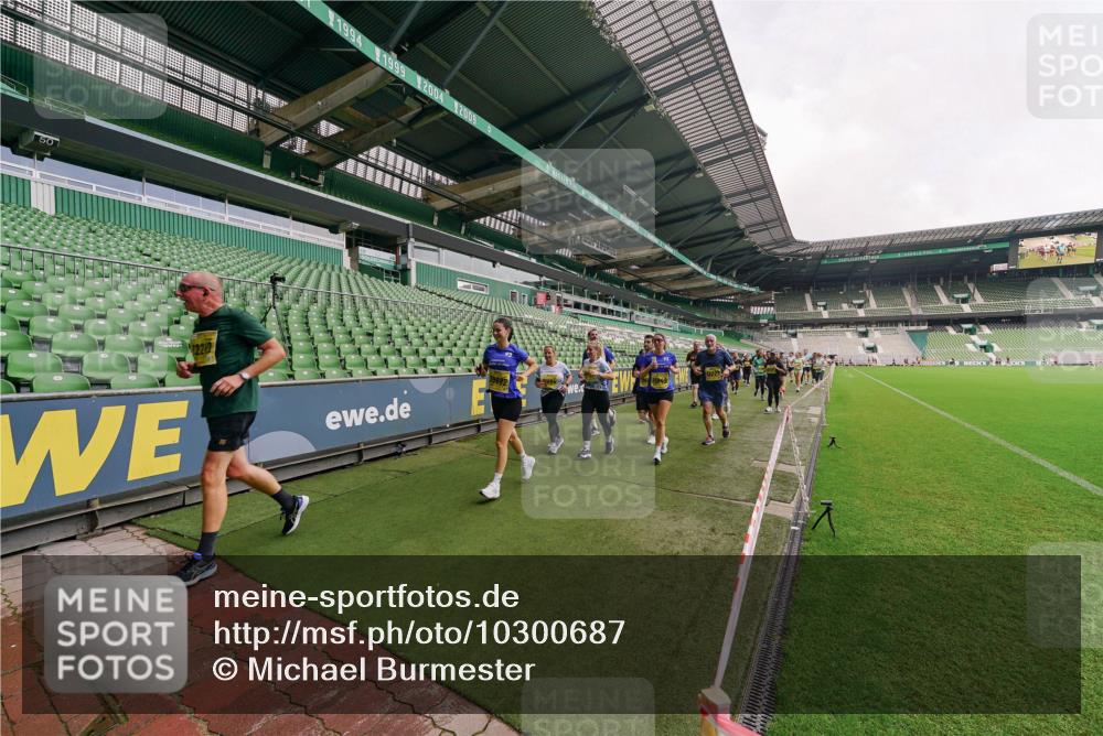 13.09.2026 - 21. swb-Marathon Bremen Michael Burmester http://msf.ph/oto/10300687 13.09.2026 10:41:24 Laufen im Stadion 10155, 10156, 10163, 10169, 10213, 10247, 10299, 10313, 10321, 10354, 10386, 10399, 10406, 10414, 10417, 10419, 10422, 10424, 10435, 10455, 10461, 10462, 10483, 10519, 10527, 10545, 10546, 10547, 10570, 10582, 10586, 10599, 10611, 10644, 10653, 10694, 10696, 10705, 10706, 10719, 10722, 10751, 10766, 10768, 10776, 10804, 10859, 10889, 10909, 10963, 10977, 11043, 11048, 11239 meine-sportfotos.de