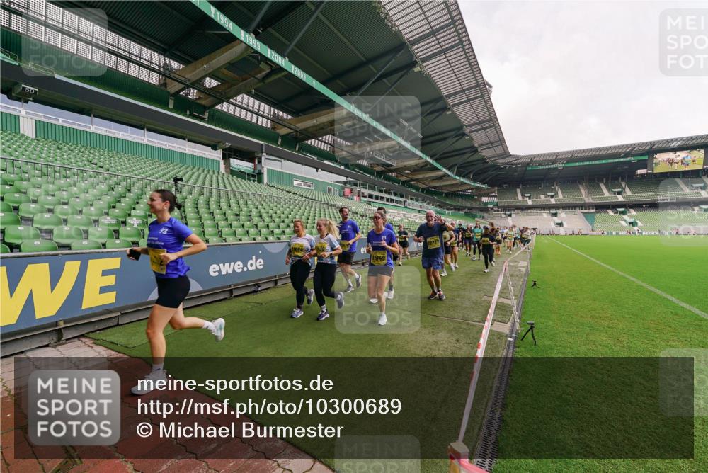 13.09.2026 - 21. swb-Marathon Bremen Michael Burmester http://msf.ph/oto/10300689 13.09.2026 10:41:25 Laufen im Stadion 10155, 10156, 10163, 10169, 10213, 10247, 10299, 10313, 10321, 10354, 10386, 10399, 10406, 10414, 10417, 10419, 10422, 10424, 10435, 10455, 10461, 10462, 10483, 10519, 10527, 10545, 10546, 10547, 10570, 10582, 10586, 10599, 10611, 10644, 10653, 10694, 10696, 10705, 10706, 10719, 10722, 10751, 10766, 10768, 10776, 10804, 10859, 10889, 10909, 10963, 10977, 11043, 11048, 11084, 11085, 11239 meine-sportfotos.de