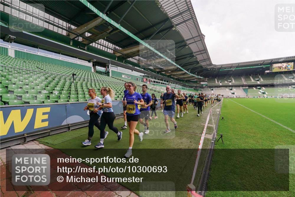 13.09.2026 - 21. swb-Marathon Bremen Michael Burmester http://msf.ph/oto/10300693 13.09.2026 10:41:26 Laufen im Stadion 10155, 10156, 10163, 10169, 10213, 10247, 10299, 10313, 10321, 10354, 10386, 10399, 10406, 10414, 10417, 10419, 10422, 10424, 10435, 10455, 10461, 10462, 10483, 10519, 10527, 10545, 10546, 10547, 10570, 10582, 10586, 10611, 10644, 10653, 10694, 10696, 10705, 10706, 10719, 10722, 10751, 10766, 10768, 10776, 10804, 10859, 10889, 10909, 10963, 10977, 11043, 11048, 11084, 11085, 11239 meine-sportfotos.de