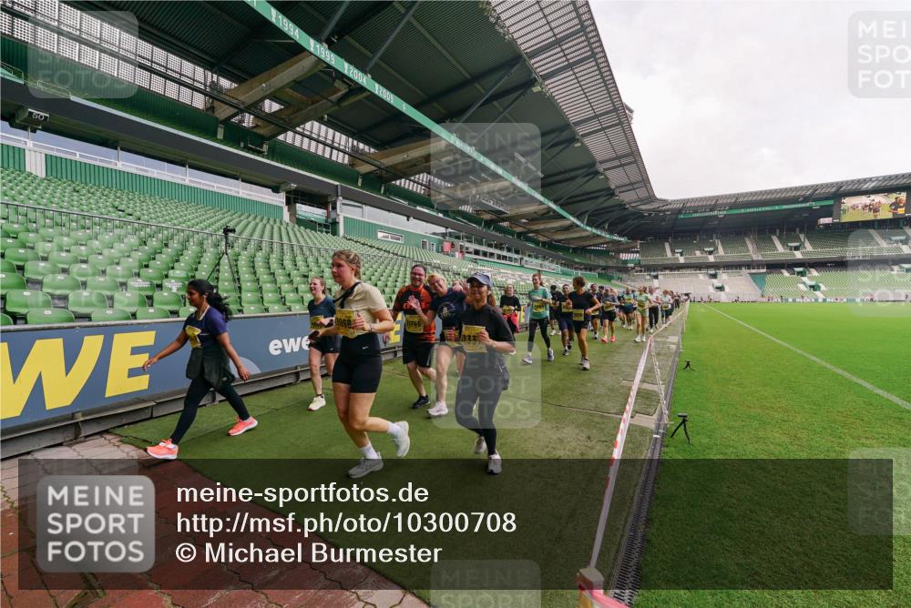 13.09.2026 - 21. swb-Marathon Bremen Michael Burmester http://msf.ph/oto/10300708 13.09.2026 10:41:28 Laufen im Stadion 10155, 10156, 10163, 10169, 10213, 10247, 10299, 10313, 10321, 10354, 10396, 10399, 10406, 10414, 10417, 10419, 10422, 10424, 10435, 10455, 10461, 10462, 10483, 10519, 10527, 10545, 10546, 10547, 10570, 10582, 10586, 10611, 10644, 10653, 10694, 10696, 10705, 10706, 10719, 10722, 10751, 10766, 10768, 10776, 10804, 10859, 10889, 10909, 10963, 10977, 11043, 11048, 11084, 11085, 11239 meine-sportfotos.de
