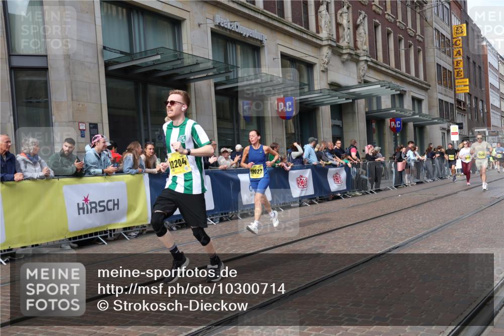 13.09.2026 - 21. swb-Marathon Bremen Strokosch-Dieckow http://msf.ph/oto/10300714 13.09.2026 10:48:54 Ziel 10253, 10293, 10294, 10392, 10514, 10566, 10655, 11316, 11567, 11621, 11891, 11896, 11984, 12027, 12132, 12149, 12350, 12376, 12450, 12529, 13577, 10538, 10815, 10917, 10993, 11196, 11372, 11611, 11885, 12027, 12204, 13512, 13555 meine-sportfotos.de