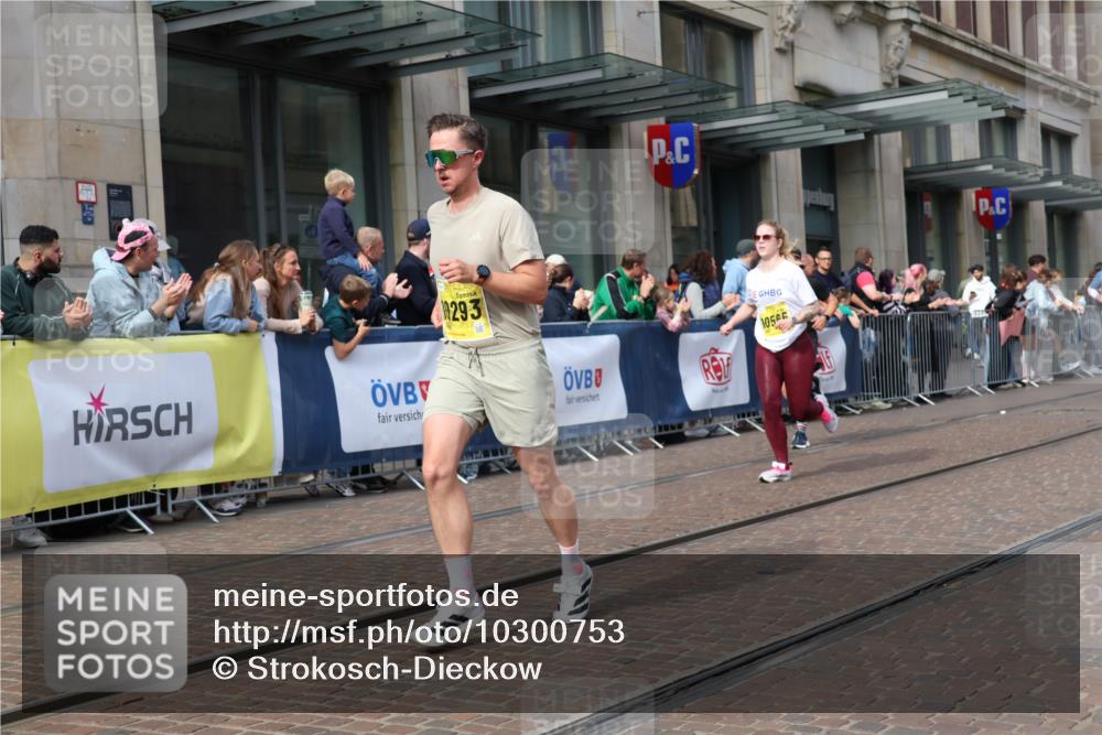 13.09.2026 - 21. swb-Marathon Bremen Strokosch-Dieckow http://msf.ph/oto/10300753 13.09.2026 10:48:58 Ziel 10294, 10392, 10514, 10655, 10739, 10846, 11191, 11316, 11567, 11621, 11891, 11896, 11984, 12132, 12149, 12376, 12450, 12529, 13577, 10253, 10293, 10566, 10815, 10917, 11372, 11885, 12027, 12204, 12350, 13512, 13555 meine-sportfotos.de