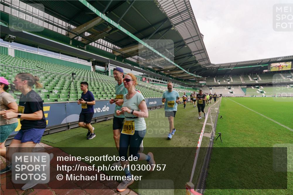 13.09.2026 - 21. swb-Marathon Bremen Michael Burmester http://msf.ph/oto/10300757 13.09.2026 10:41:37 Laufen im Stadion 10148, 10155, 10163, 10169, 10213, 10247, 10299, 10313, 10321, 10354, 10395, 10396, 10399, 10406, 10414, 10417, 10419, 10422, 10424, 10435, 10455, 10461, 10462, 10483, 10490, 10519, 10527, 10545, 10546, 10547, 10582, 10586, 10611, 10644, 10694, 10705, 10706, 10719, 10722, 10766, 10768, 10776, 10804, 10854, 10859, 10889, 10909, 10963, 10977, 11027, 11043, 11048, 11084, 11085, 11090, 11097, 11098, 11140, 11192, 11239 meine-sportfotos.de