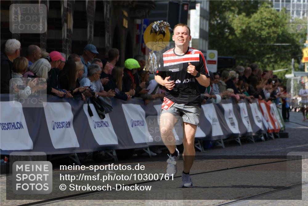 13.09.2026 - 21. swb-Marathon Bremen Strokosch-Dieckow http://msf.ph/oto/10300761 13.09.2026 12:50:24 Ziel 547, 7692, 8075 meine-sportfotos.de