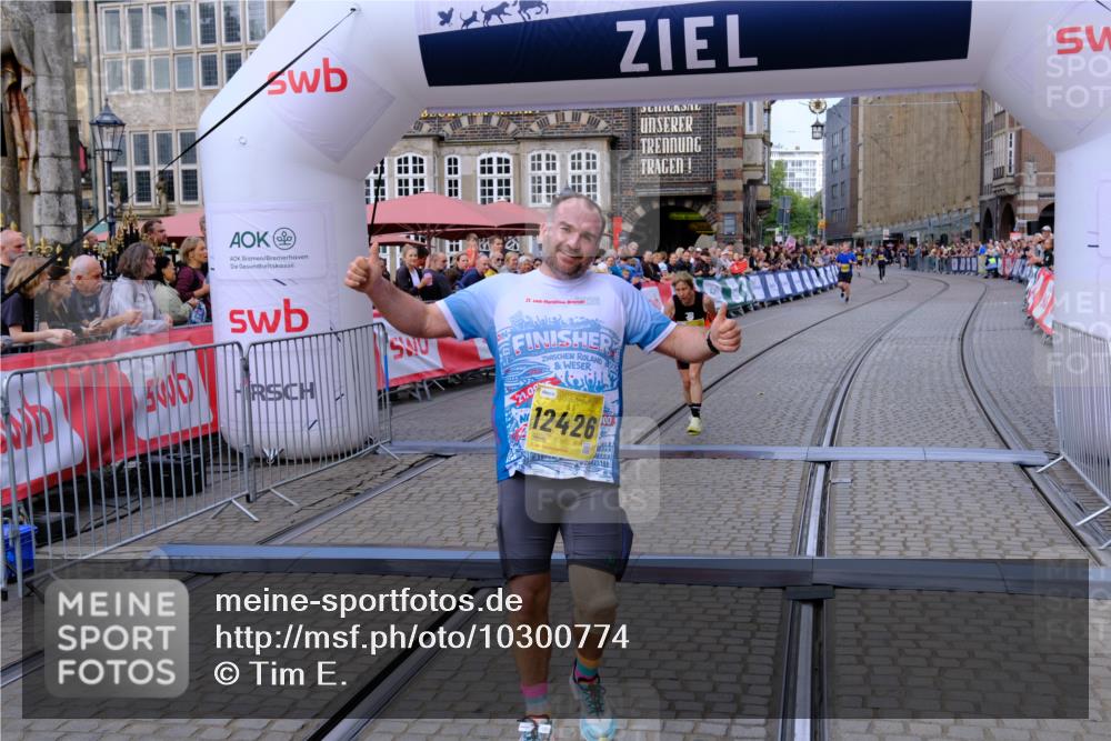 13.09.2026 - 21. swb-Marathon Bremen Tim E. http://msf.ph/oto/10300774 13.09.2026 10:42:24 Ziel 11895, 12426, 12468, 13585, 13621 meine-sportfotos.de