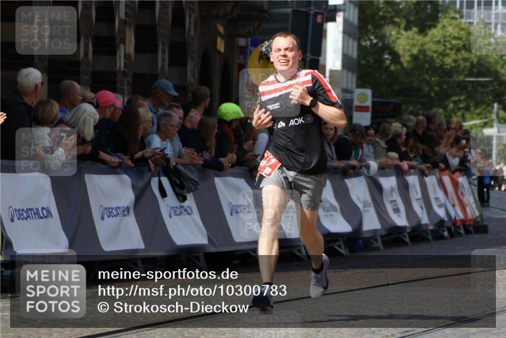 13.09.2026 - 21. swb-Marathon Bremen Strokosch-Dieckow http://msf.ph/oto/10300783 13.09.2026 12:50:25 Ziel 547, 7692, 8075 meine-sportfotos.de