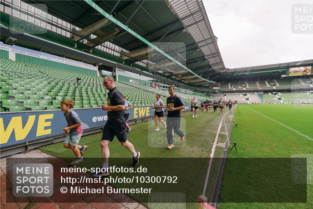 13.09.2026 - 21. swb-Marathon Bremen Michael Burmester http://msf.ph/oto/10300792 13.09.2026 10:41:47 Laufen im Stadion 10148, 10155, 10163, 10247, 10313, 10330, 10354, 10395, 10396, 10399, 10406, 10414, 10419, 10422, 10424, 10435, 10455, 10461, 10462, 10483, 10490, 10519, 10527, 10545, 10546, 10547, 10582, 10586, 10611, 10644, 10665, 10694, 10705, 10706, 10719, 10722, 10752, 10766, 10768, 10776, 10804, 10854, 10859, 10889, 10909, 10963, 10977, 11026, 11027, 11041, 11043, 11048, 11078, 11084, 11085, 11090, 11097, 11098, 11140, 11192, 11239 meine-sportfotos.de