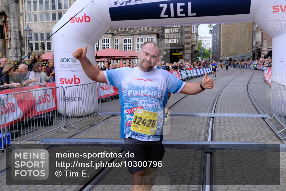 13.09.2026 - 21. swb-Marathon Bremen Tim E. http://msf.ph/oto/10300796 13.09.2026 10:42:25 Ziel 11895, 12426, 13585, 13621 meine-sportfotos.de